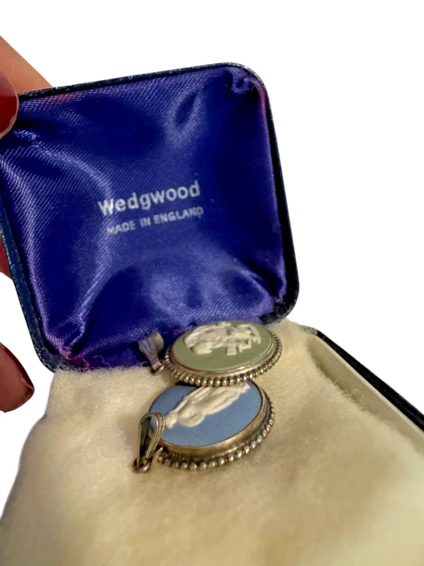 Vintage TWO Wedgwood Jasper Jewelry Pendant in box - 7