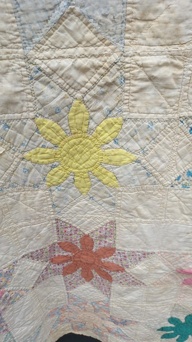 Double Snowflake Design Antique Quilt Light Weight 64 X 64 Parts Or Repair - 4
