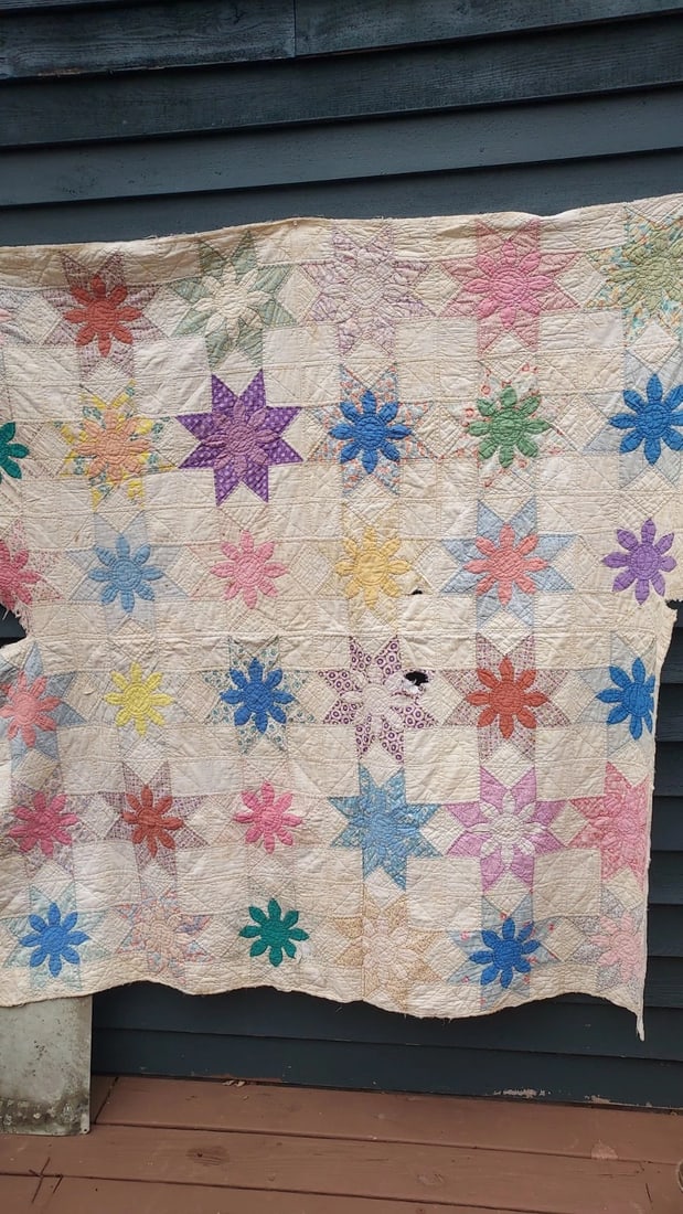 Double Snowflake Design Antique Quilt Light Weight 64 X 64 Parts Or Repair - 7