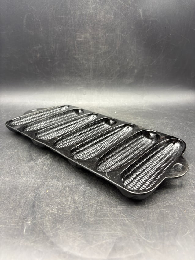 Vintage Wagner Ware Cast Iron Corn Stick Pan 7 Ear Cornbread Mold Made in USA Seasoned - 4