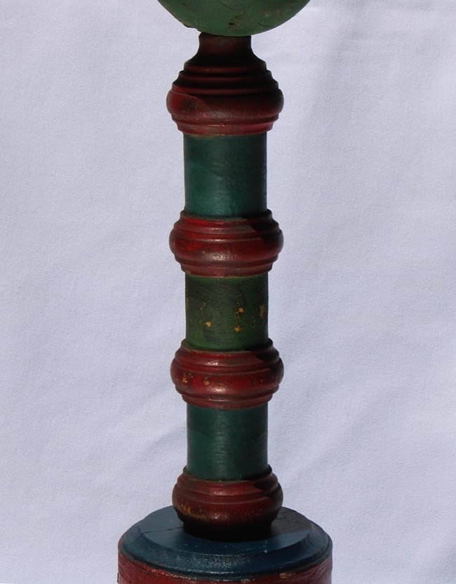 A painted unusual folky wood ring toss game - 6