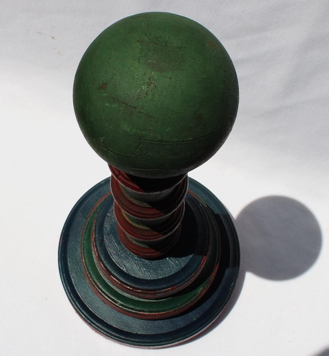 A painted unusual folky wood ring toss game - 8
