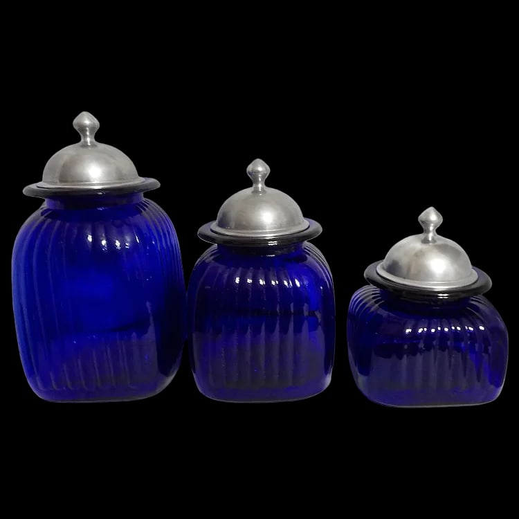 Vintage Set of 3 Artland Cobalt Blue Square Ribbed Glass Canister with Pewter Metal Lids: This set of 3 Vintage Artland Cobalt Blue Square Ribbed Glass Canister with Pewter Metal Lids is in excellent condition. NO chips, cracks, stains etc. Lids still have the rubber seal and are clean