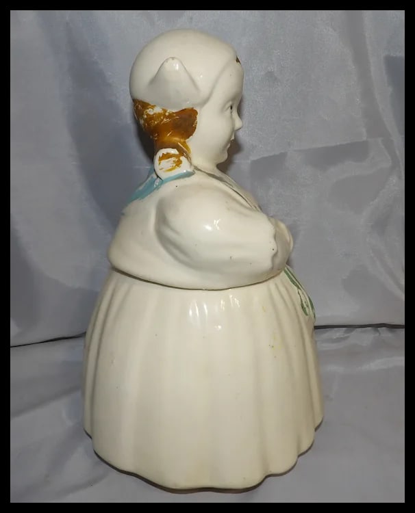 Shawnee Dutch Girl Cookie Jar - 4