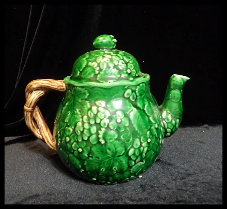 Haddon Group 1983 Green Strawberry Leaves and Flowers Teapot - 4