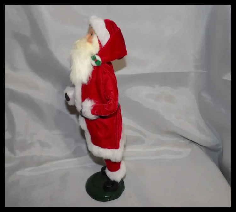 Byers' Choice 13" The Santa Caroler 1987 - 5
