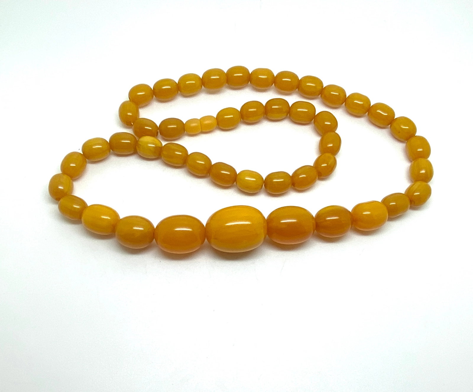 Splendid Bakelite Necklace made from Round Bakelite beads - 2