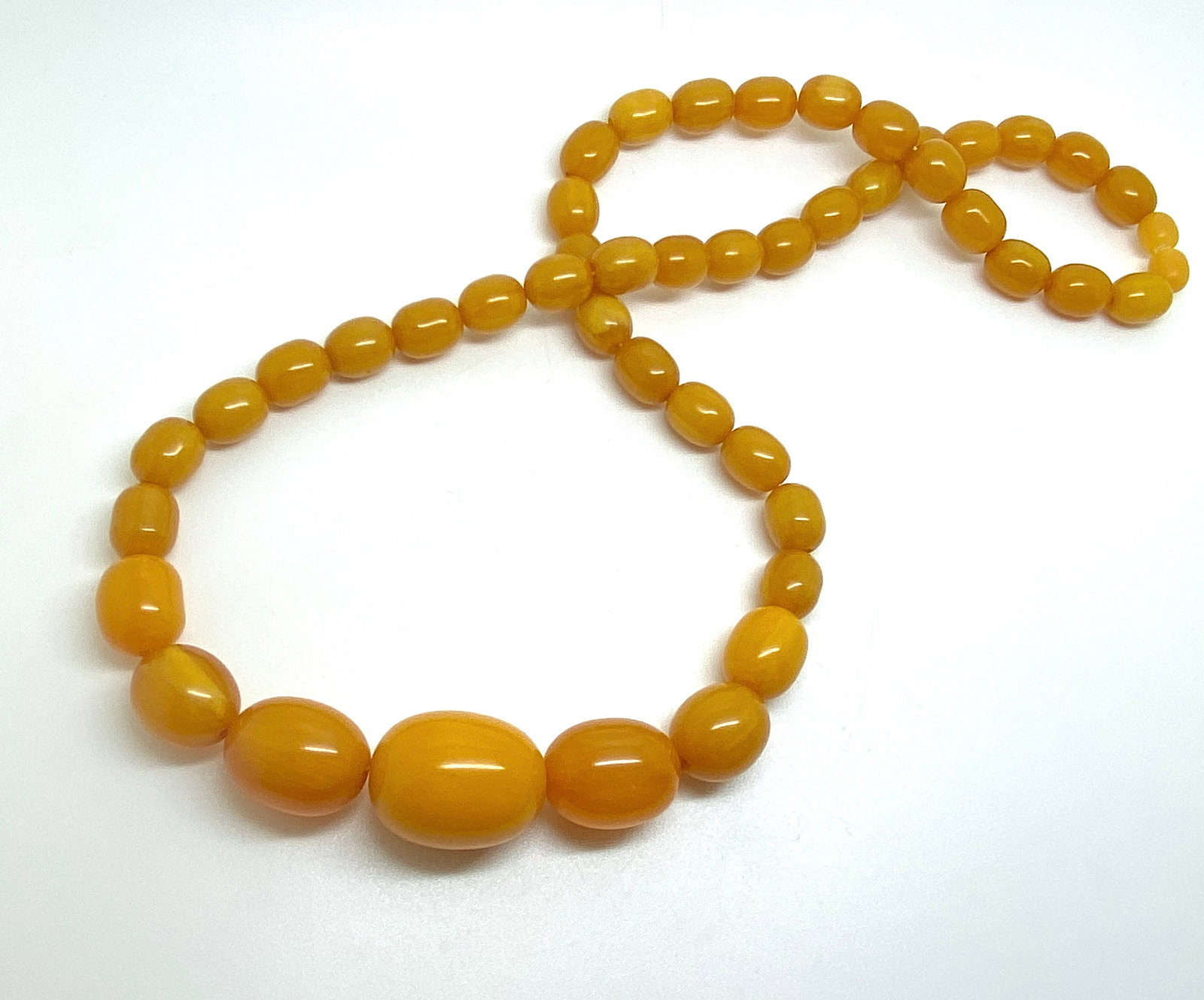 Splendid Bakelite Necklace made from Round Bakelite beads - 5