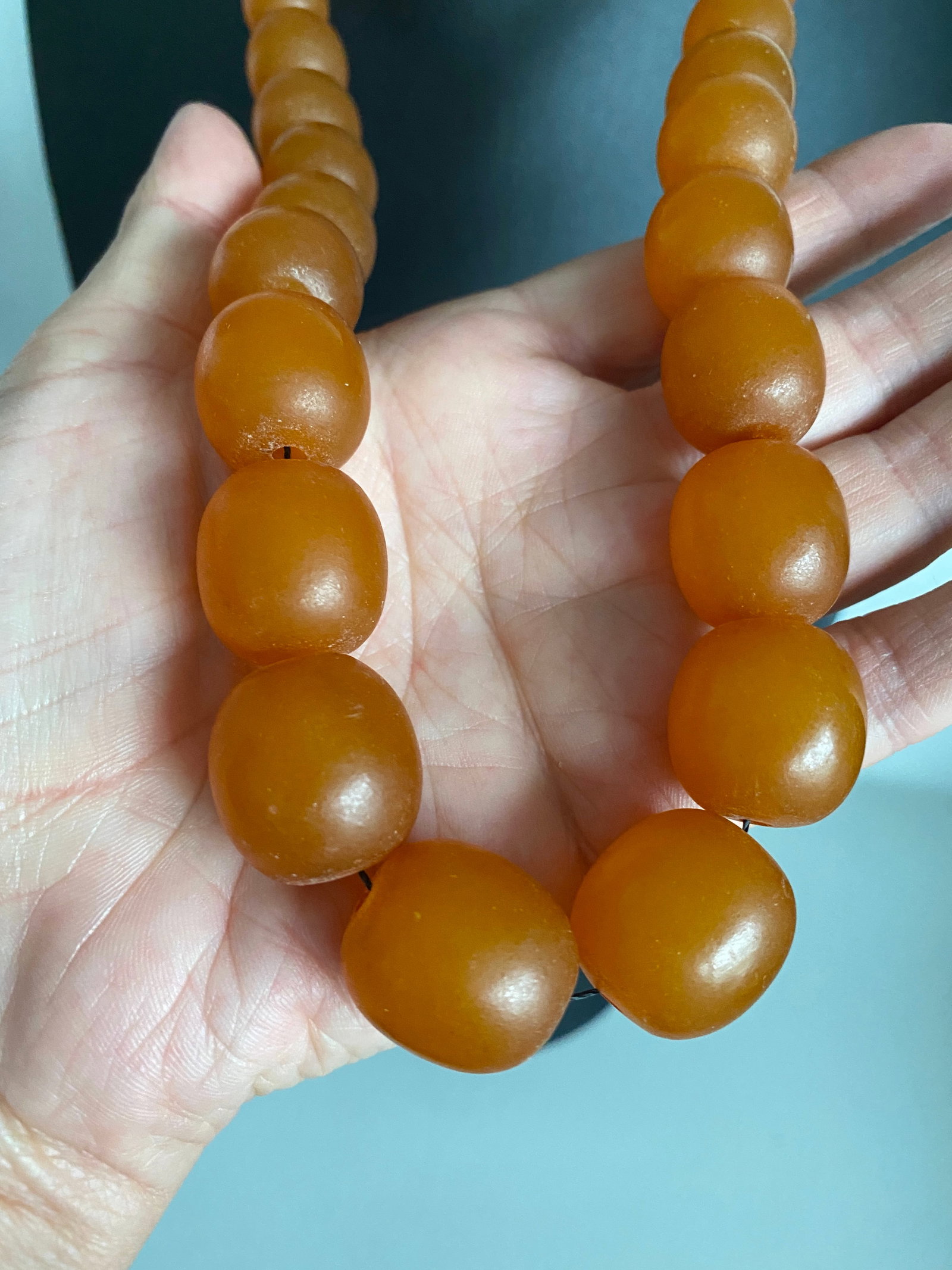 Extraordinary Vintage Amber Necklace made from Oval shaped Amber beads - 7