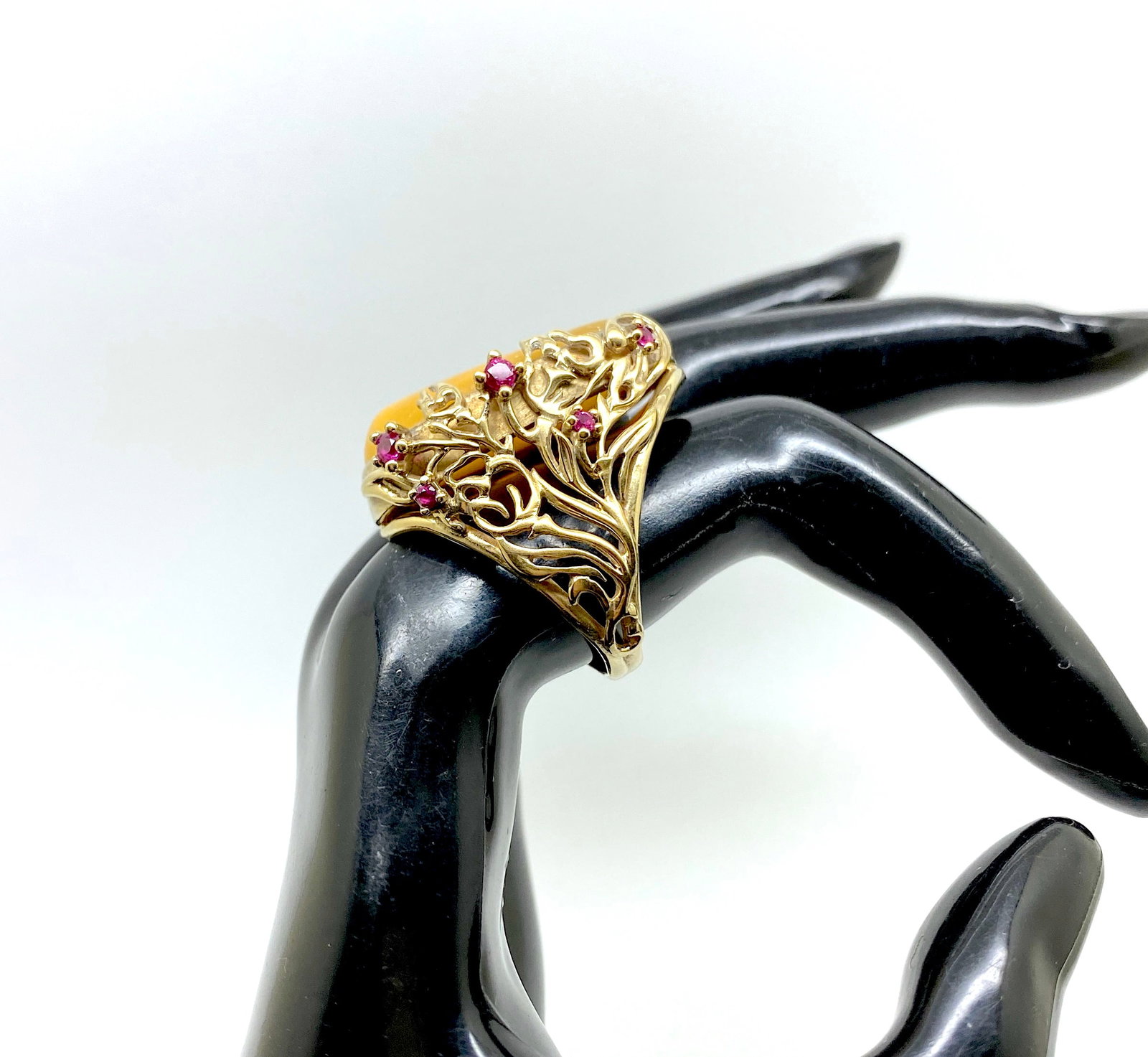 Unique and Impressive Amber Ring with Garnets - 7