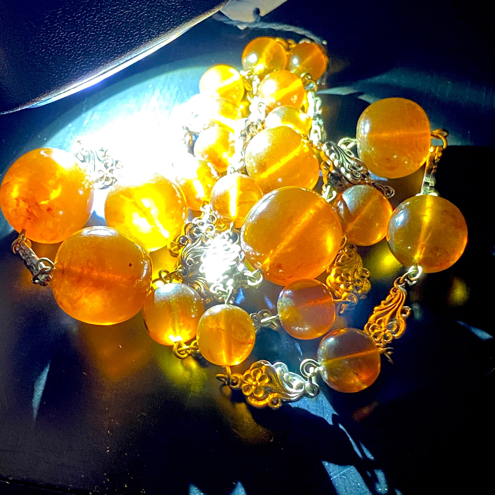 Fascinating Vintage Amber Necklace made from Round Amber beads - 3