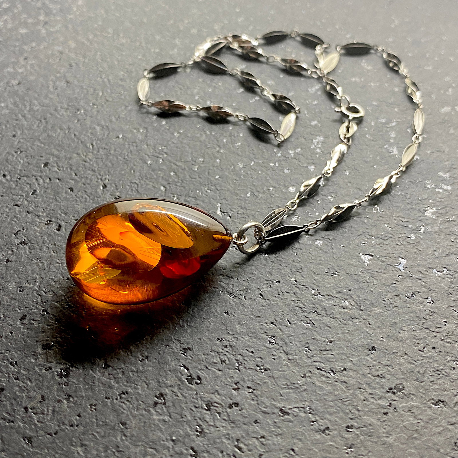Stunning Amber Pendant with chain, shaped like a Drop - 8