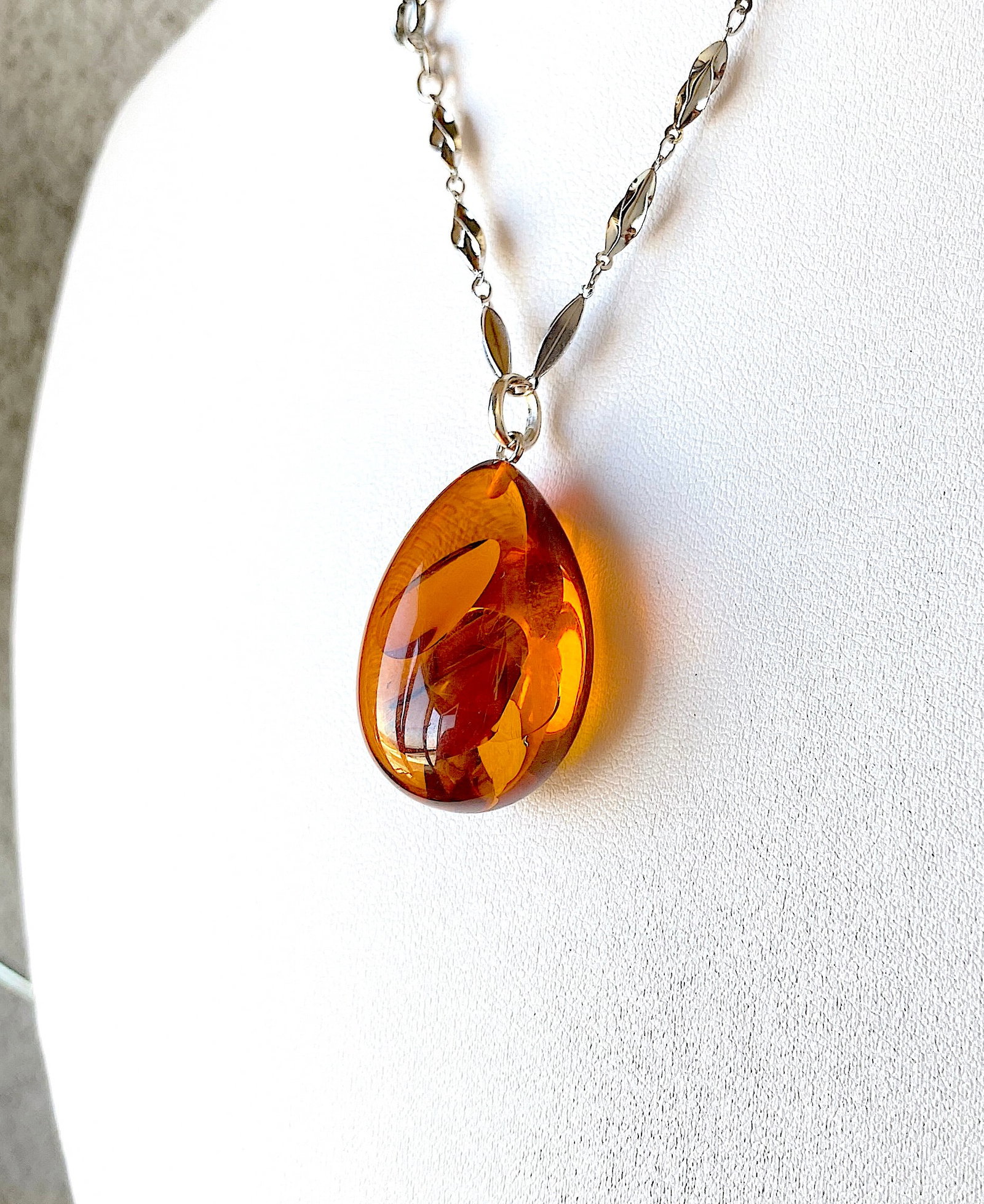 Stunning Amber Pendant with chain, shaped like a Drop - 9