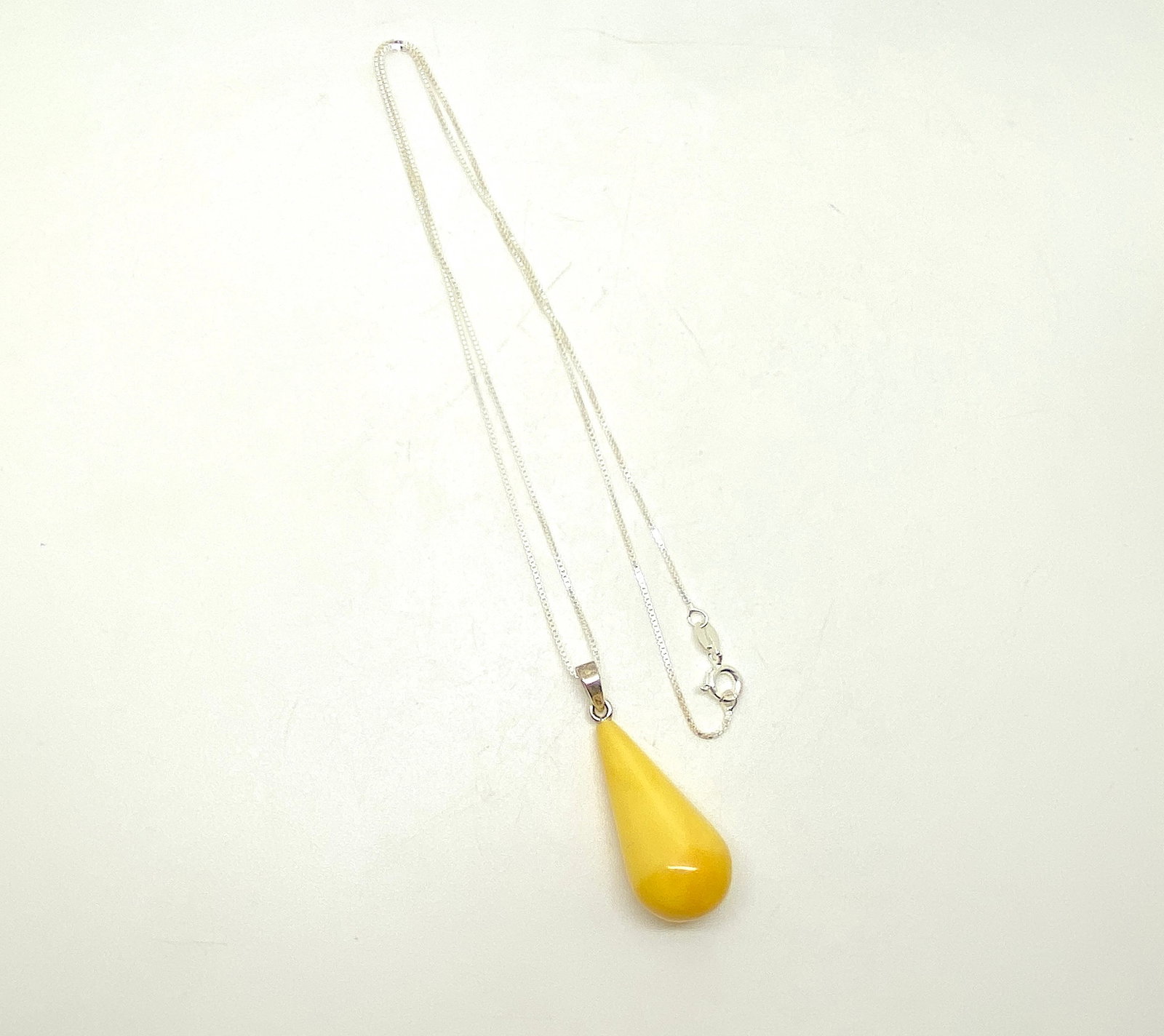 Remarkable Amber Pendant with chain, shaped like a Drop - 2