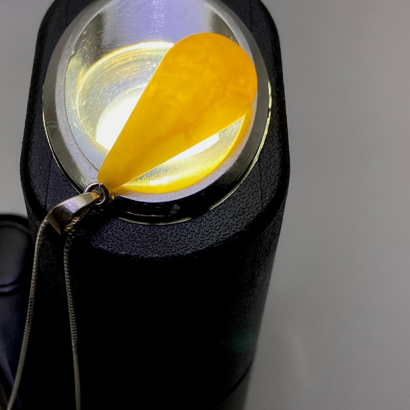 Remarkable Amber Pendant with chain, shaped like a Drop - 3