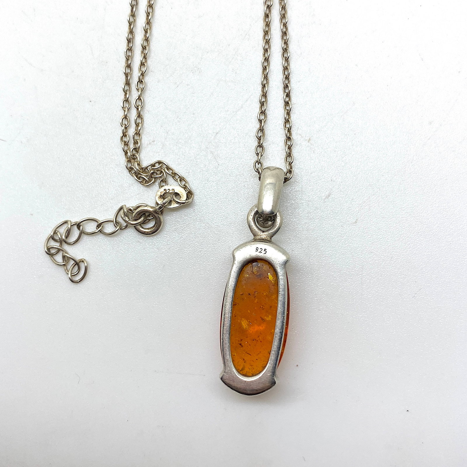 Remarkable Amber Pendant with chain, shaped like an Ornament - 3