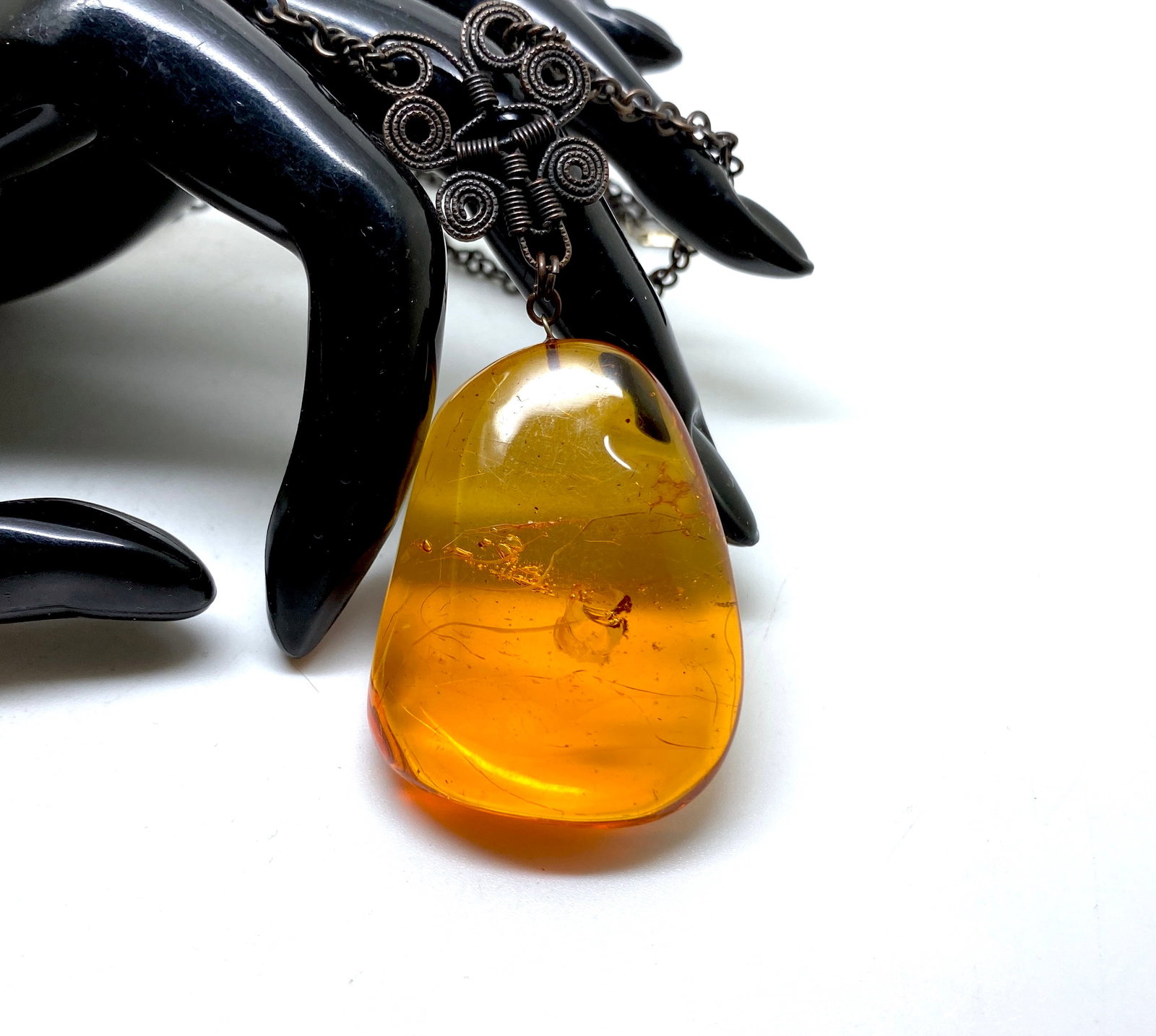 Extraordinary Vintage Amber Pendant with chain, shaped like a Drop - 2