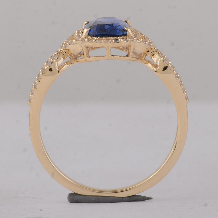 1.69 Ct Cushion Sapphire 9K Gold Ring - 4