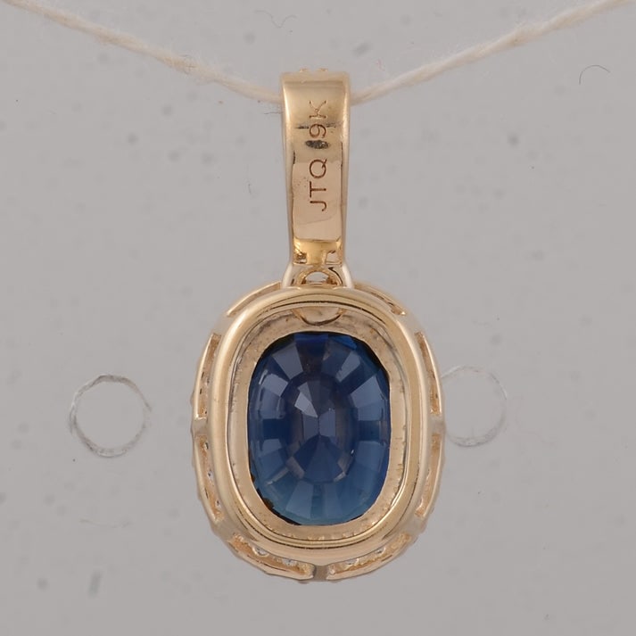 1.68 Ct Oval Emerald 9K Gold Pendant - 2