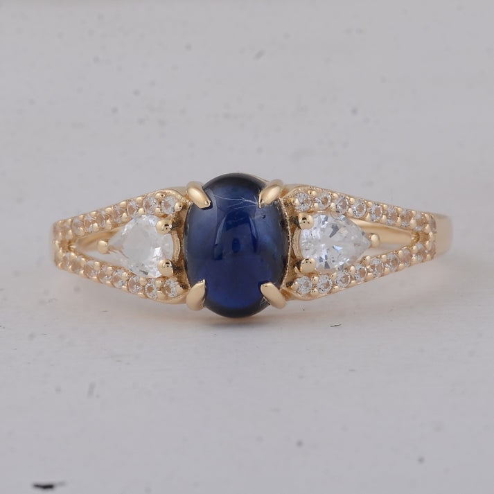 1.75 Ct Oval Sapphire 9K Gold Ring (1 of 5)