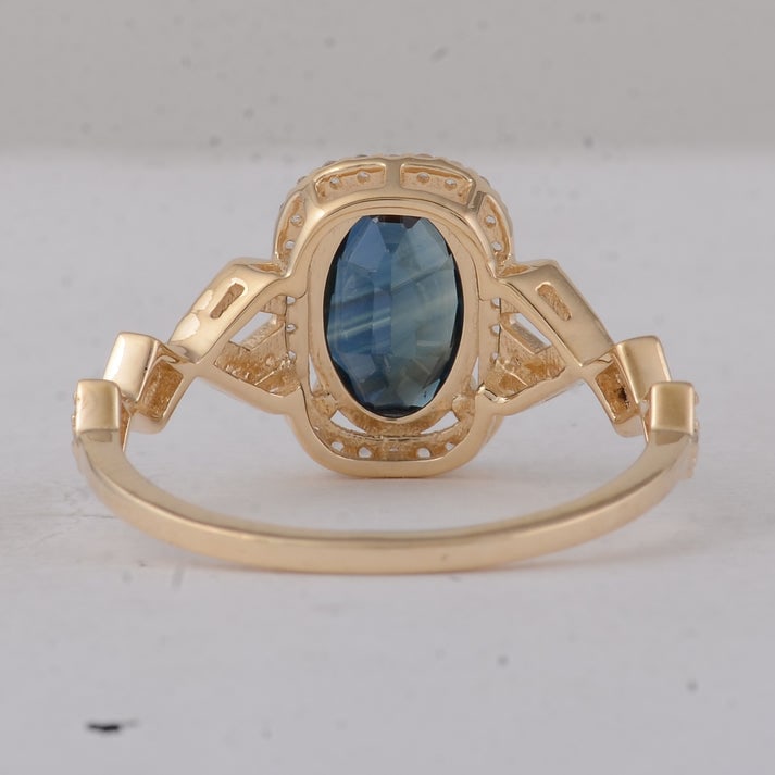 1.84 Ct Oval Sapphire 9K Gold Ring - 3
