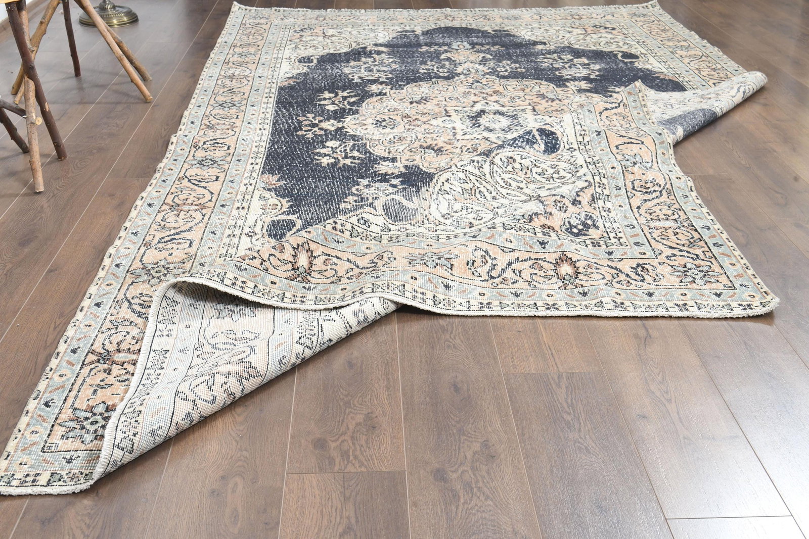 9'3x12'2 ft, TURKISH VINTAGE RUG: Title: 9'3x12'2 ft, TURKISH VINTAGE RUG Description: This Turkish one-of-a-kind Anatolian Vintage Rug is hand-knotted and handwoven by the most skilled artisans who use pure wool, in muted, natural