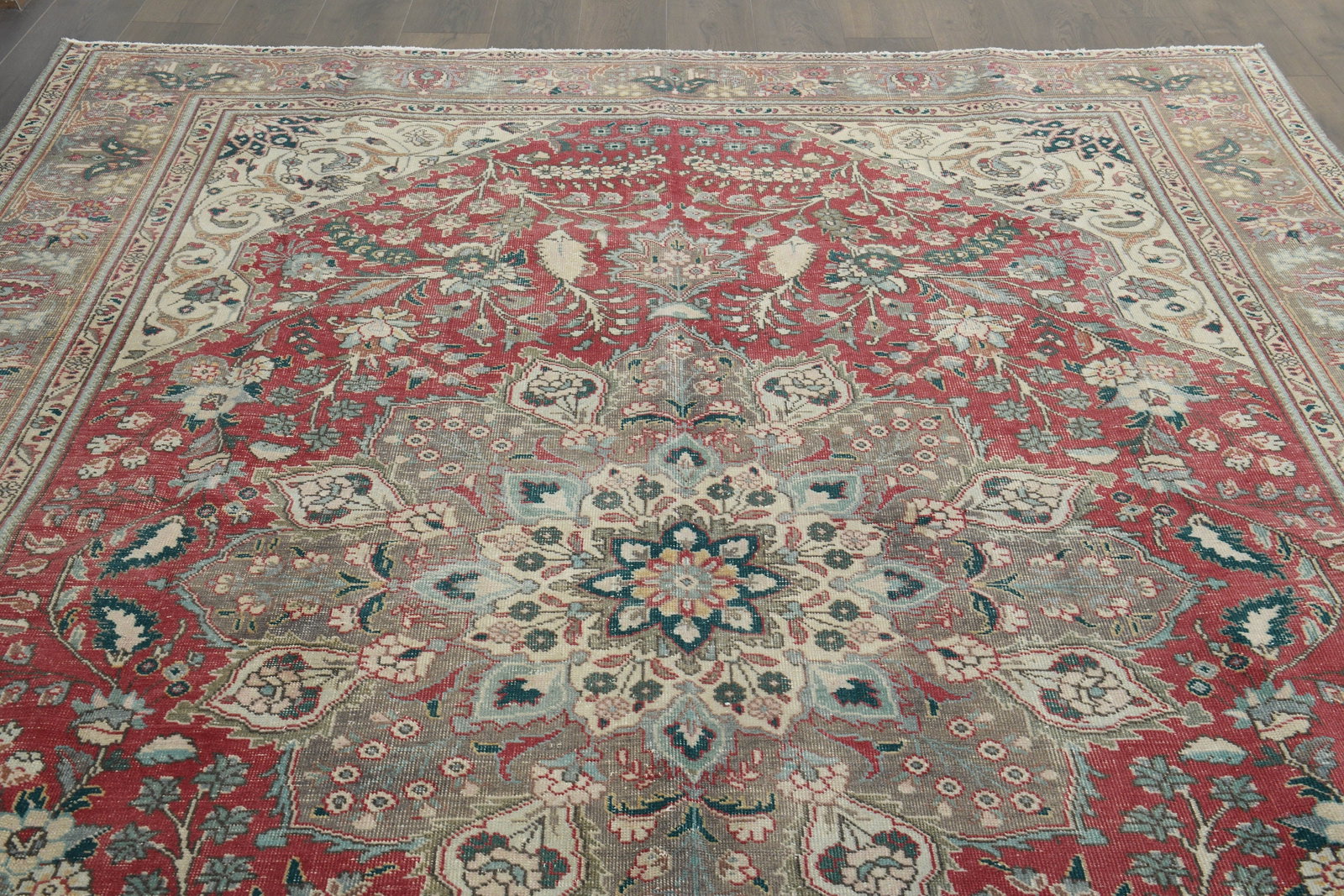 8'6x11'4 ft, OVERSIZED AREA RUG: Title: 8'6x11'4 ft, OVERSIZED AREA RUG Description: This Turkish one-of-a-kind Anatolian Vintage Rug is hand-knotted and handwoven by the most skilled artisans who use pure wool, in muted, natural ton
