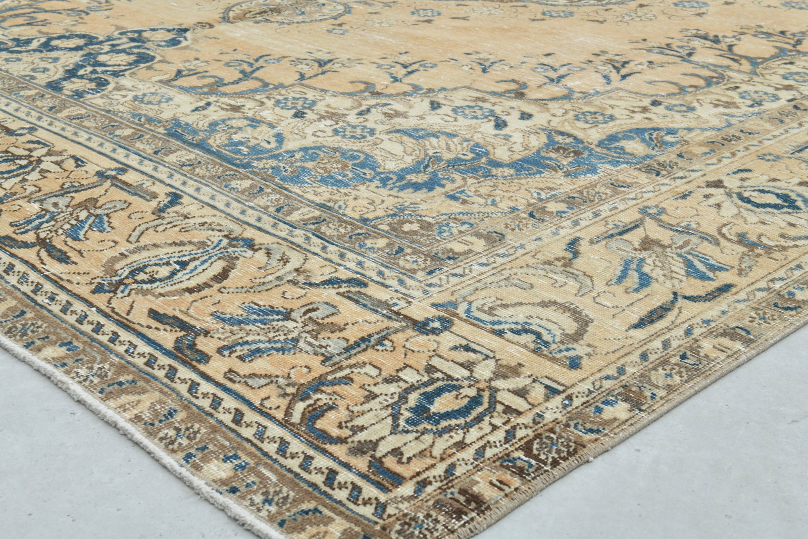 9'2x12'3 ft, ORANGE PERSIAN DeCOR: Title: 9'2x12'3 ft, ORANGE PERSIAN DeCOR Description: This Turkish one-of-a-kind Anatolian Vintage Rug is hand-knotted and handwoven by the most skilled artisans who use pure wool, in muted, natural