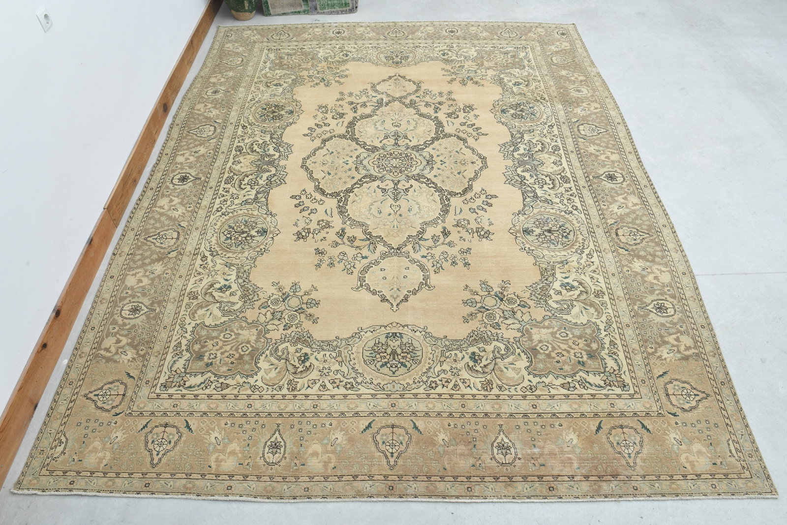 9'7x12'6 ft, LUXURY ANTIQUE DeCOR: Title: 9'7x12'6 ft, LUXURY ANTIQUE DeCOR Description: This Turkish one-of-a-kind Anatolian Vintage Rug is hand-knotted and handwoven by the most skilled artisans who use pure wool, in muted, natural t