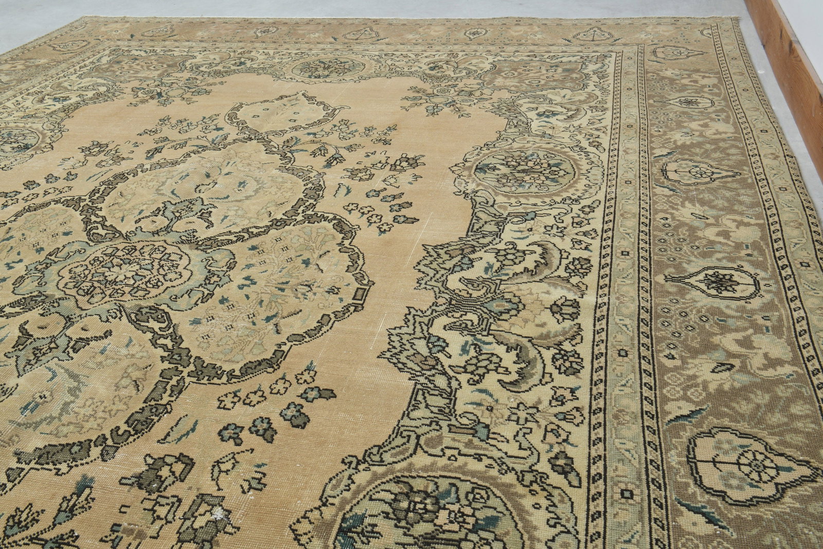 9'7x12'6 ft, LUXURY ANTIQUE DeCOR - 3