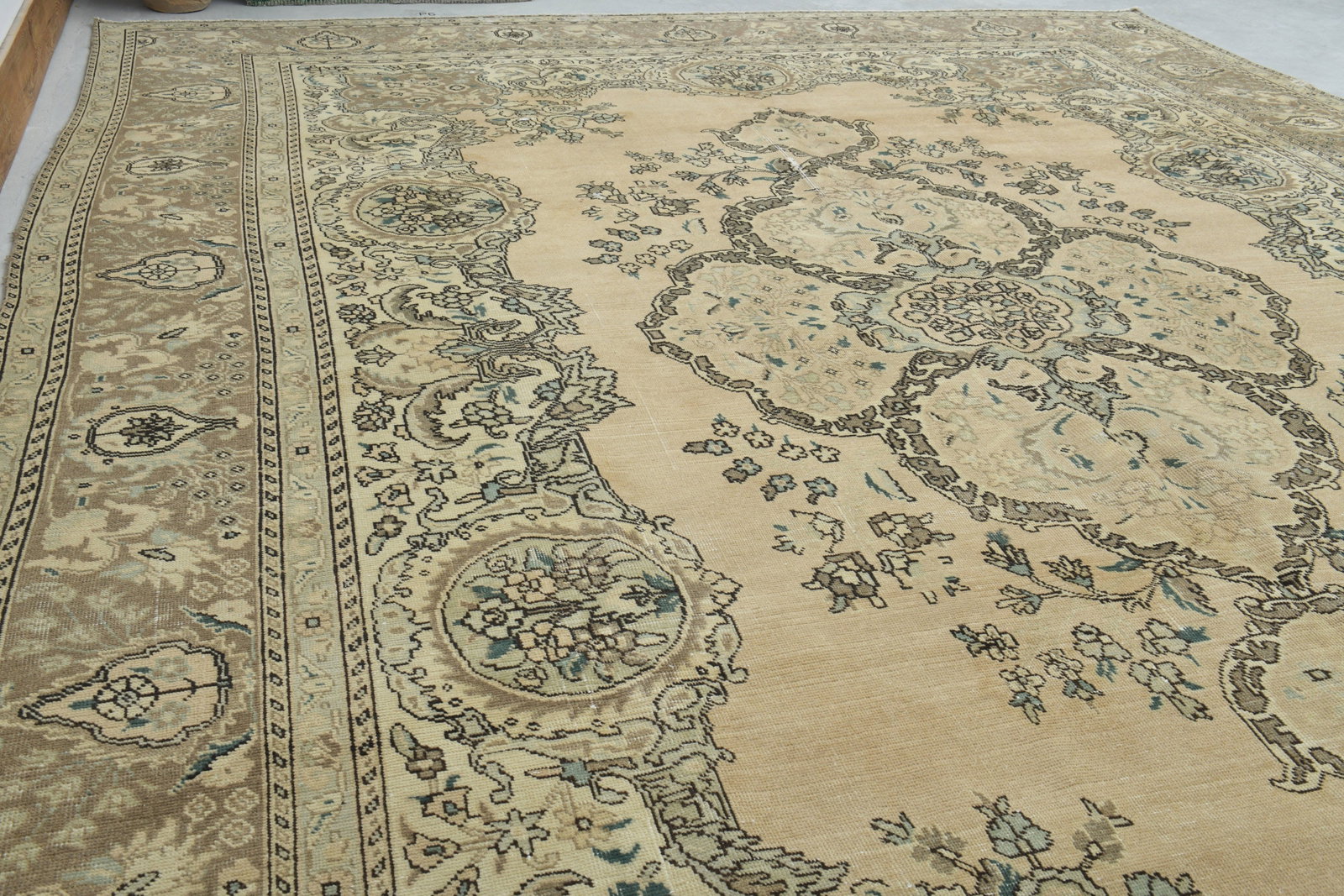 9'7x12'6 ft, LUXURY ANTIQUE DeCOR - 8