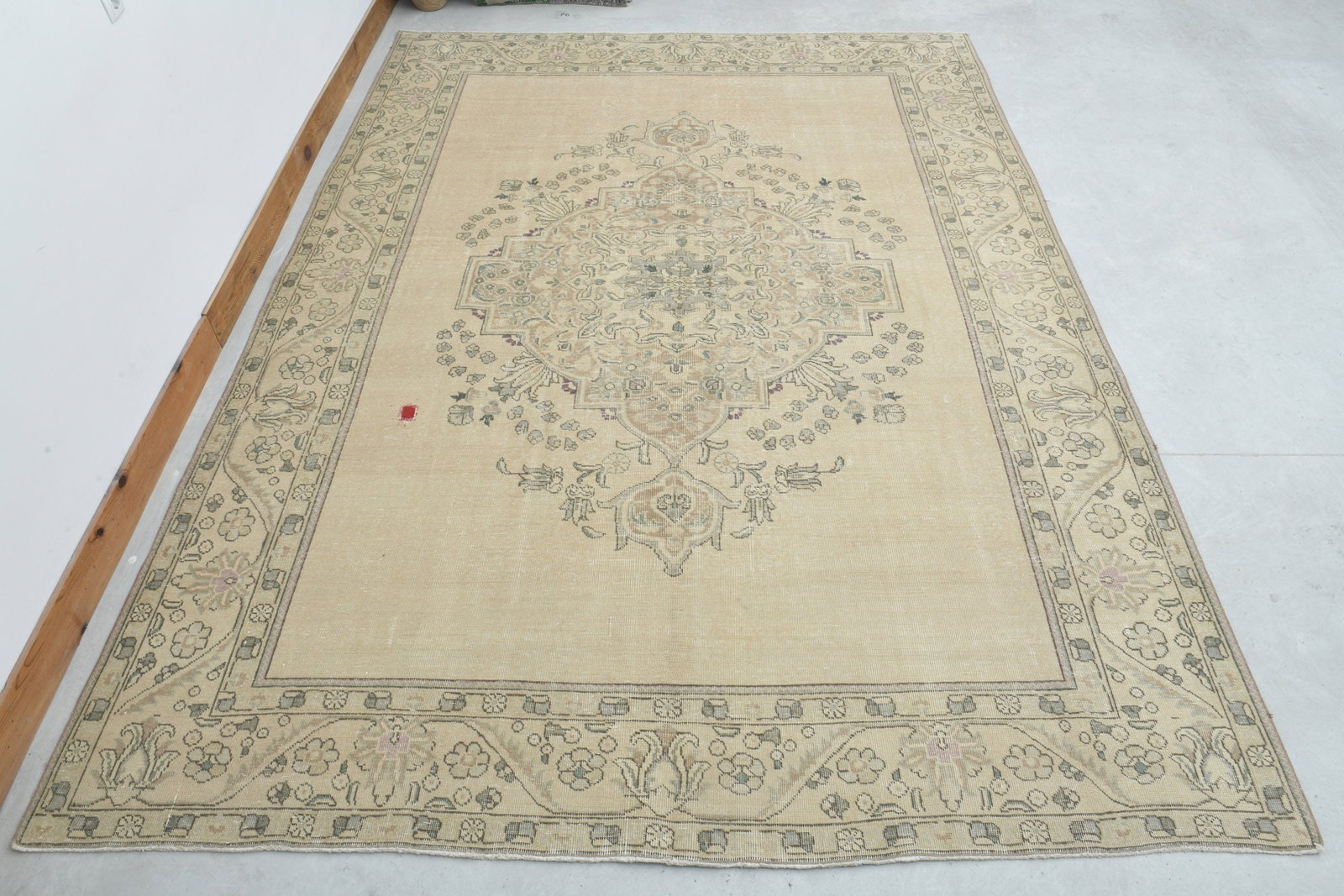 9.5x12.6 ft, ANATOLIAN WOOL RUG: Title: 9.5x12.6 ft, ANATOLIAN WOOL RUG Description: This Turkish one-of-a-kind Anatolian Vintage Rug is hand-knotted and handwoven by the most skilled artisans who use pure wool, in muted, natural