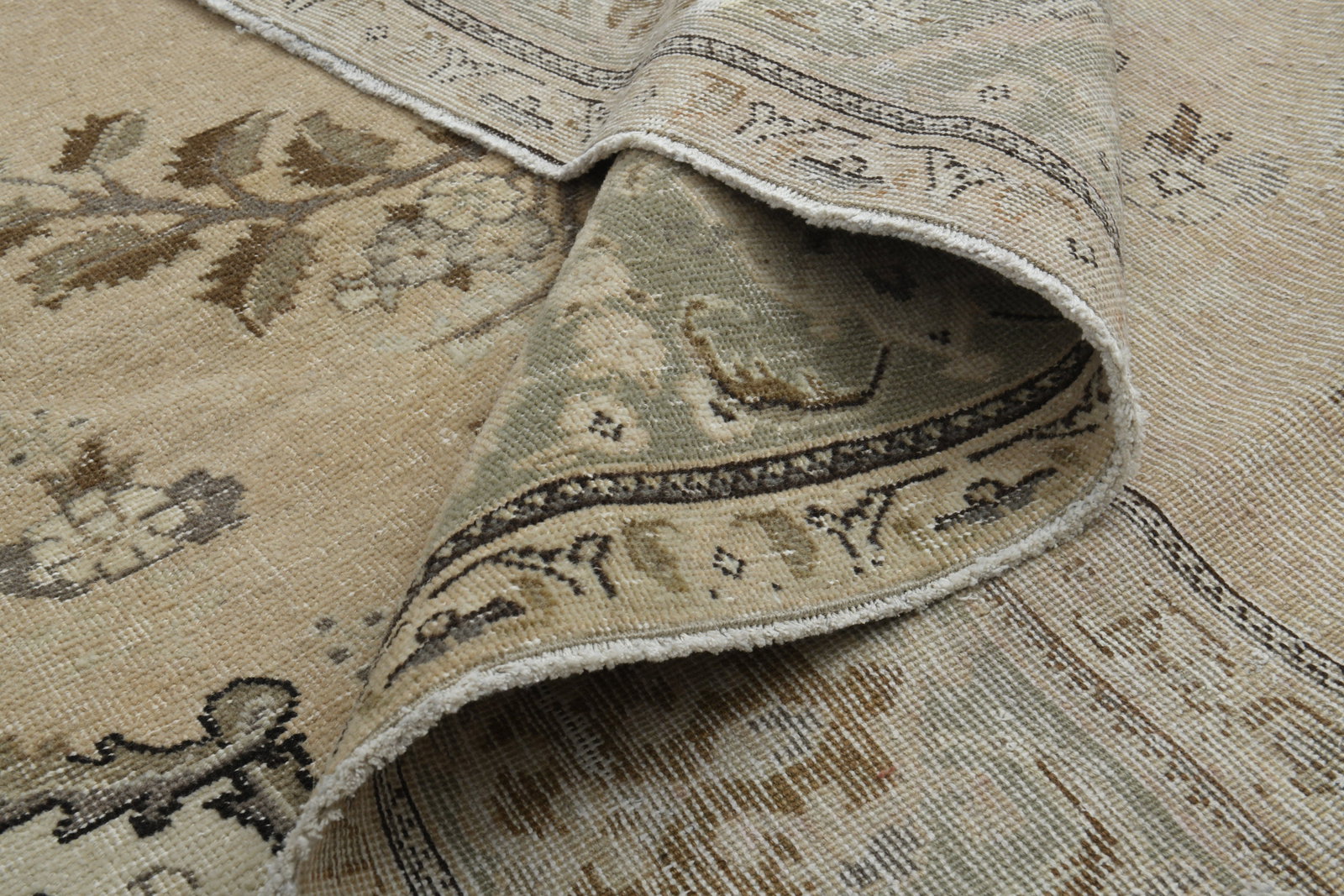 9'4x12'3 ft, LUXURY DECOR, Vintage: Title: 9'4x12'3 ft, LUXURY DECOR, Vintage Description: This Turkish one-of-a-kind Anatolian Vintage Rug is hand-knotted and handwoven by the most skilled artisans who use pure wool, in muted, natural 