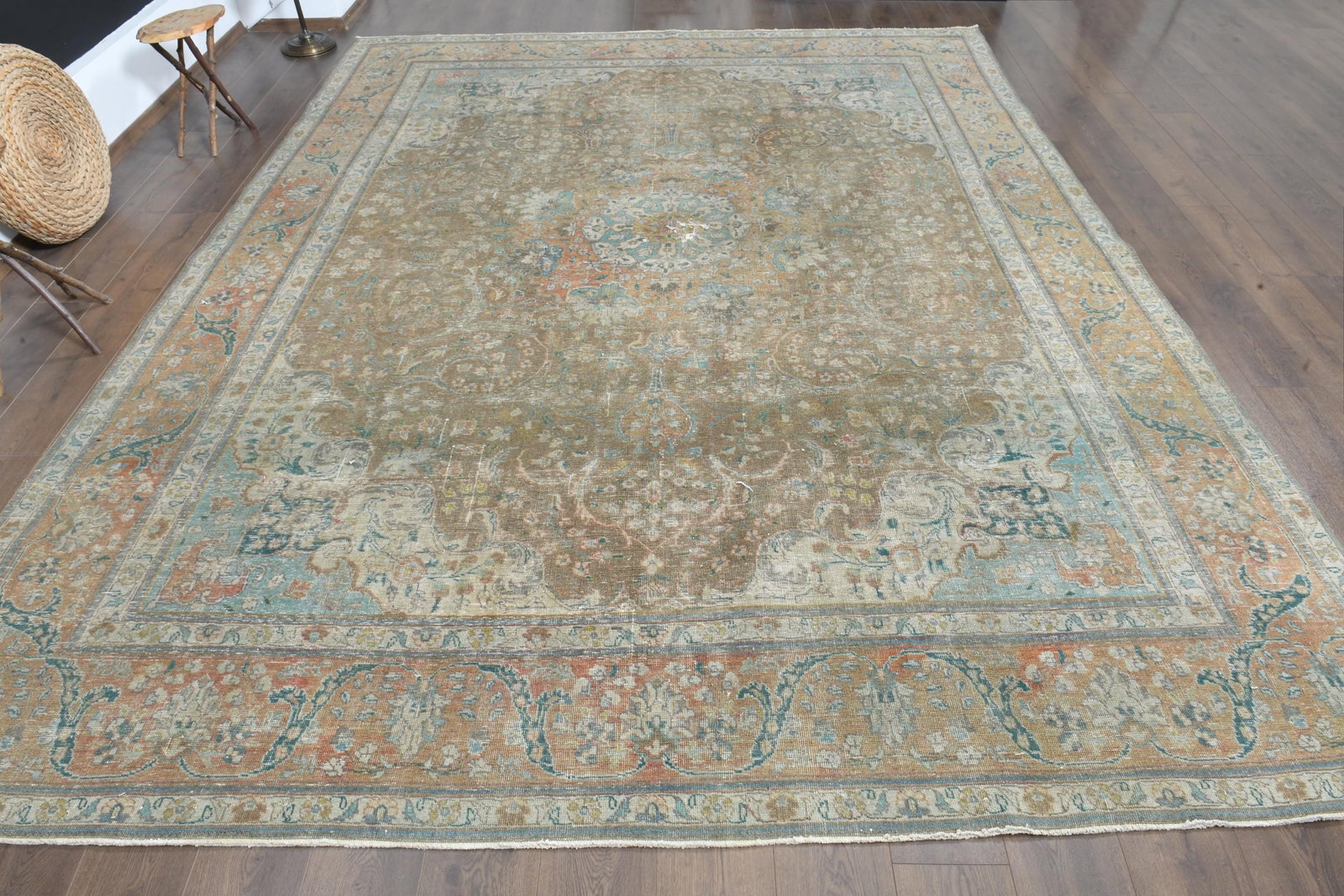 9'7x12'5 ft, PERSIAN MINIMALIST RUG: Title: 9'7x12'5 ft, PERSIAN MINIMALIST RUG Description: This Turkish one-of-a-kind Anatolian Vintage Rug is hand-knotted and handwoven by the most skilled artisans who use pure wool, in muted,