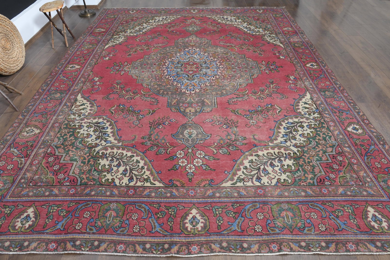 9'2x12'8 ft, VINTAGE TURKISH RUG: Title: 9'2x12'8 ft, VINTAGE TURKISH RUG Description: This Turkish one-of-a-kind Anatolian Vintage Rug is hand-knotted and handwoven by the most skilled artisans who use pure wool, in muted, natural