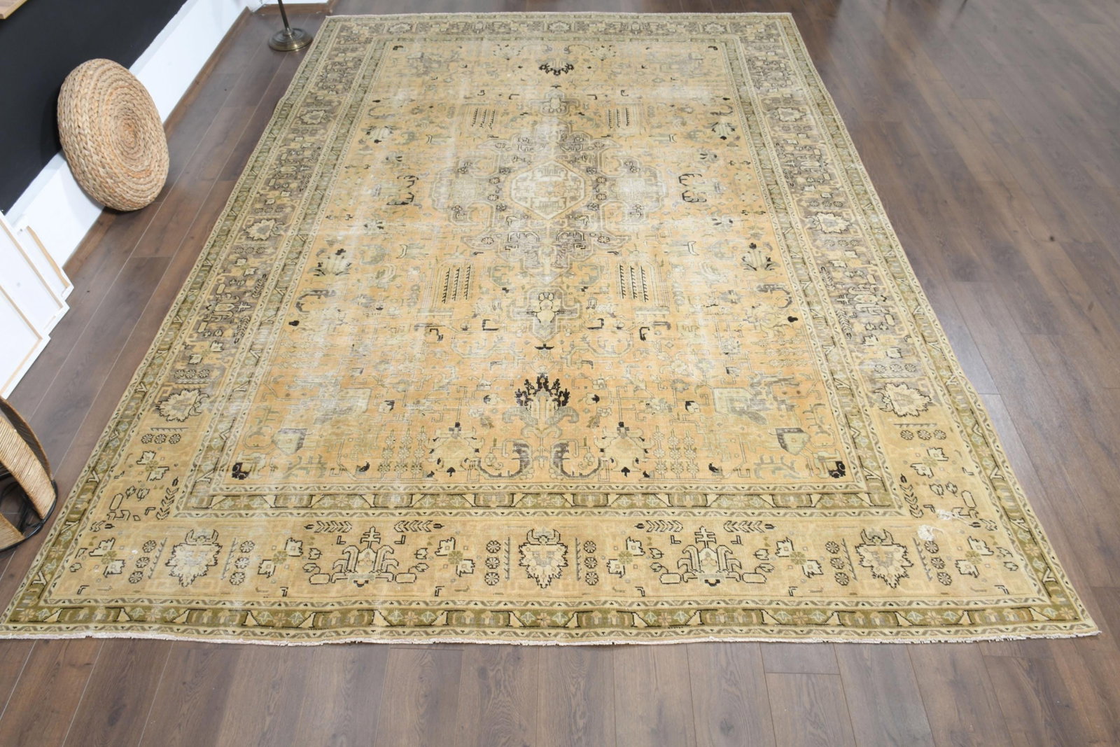 9'3x12'7 ft, PERSIAN ORANGE RUG, Oversized Antique: Title: 9'3x12'7 ft, PERSIAN ORANGE RUG, Oversized Antique Description: This Turkish one-of-a-kind Anatolian Vintage Rug is hand-knotted and handwoven by the most skilled artisans who use pure wool,