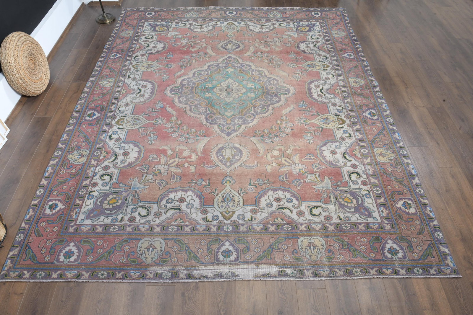 10'1x12'4 ft, OVERSIZED PERSIAN RUG, Living Room: Title: 10'1x12'4 ft, OVERSIZED PERSIAN RUG, Living Room Description: This Turkish one-of-a-kind Anatolian Vintage Rug is hand-knotted and handwoven by the most skilled artisans who use pure wool, in