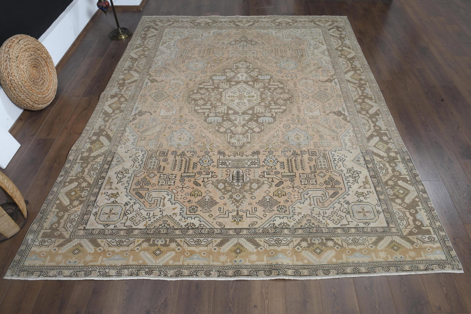 8'2x10'5 ft, OVERSIZED ORANGE BROWN, Minimalist Decor, Area Rug: Title: 8'2x10'5 ft, OVERSIZED ORANGE BROWN, Minimalist Decor, Area Rug Description: This Turkish one-of-a-kind Anatolian Vintage Rug is hand-knotted and handwoven by the most skilled artisans who use