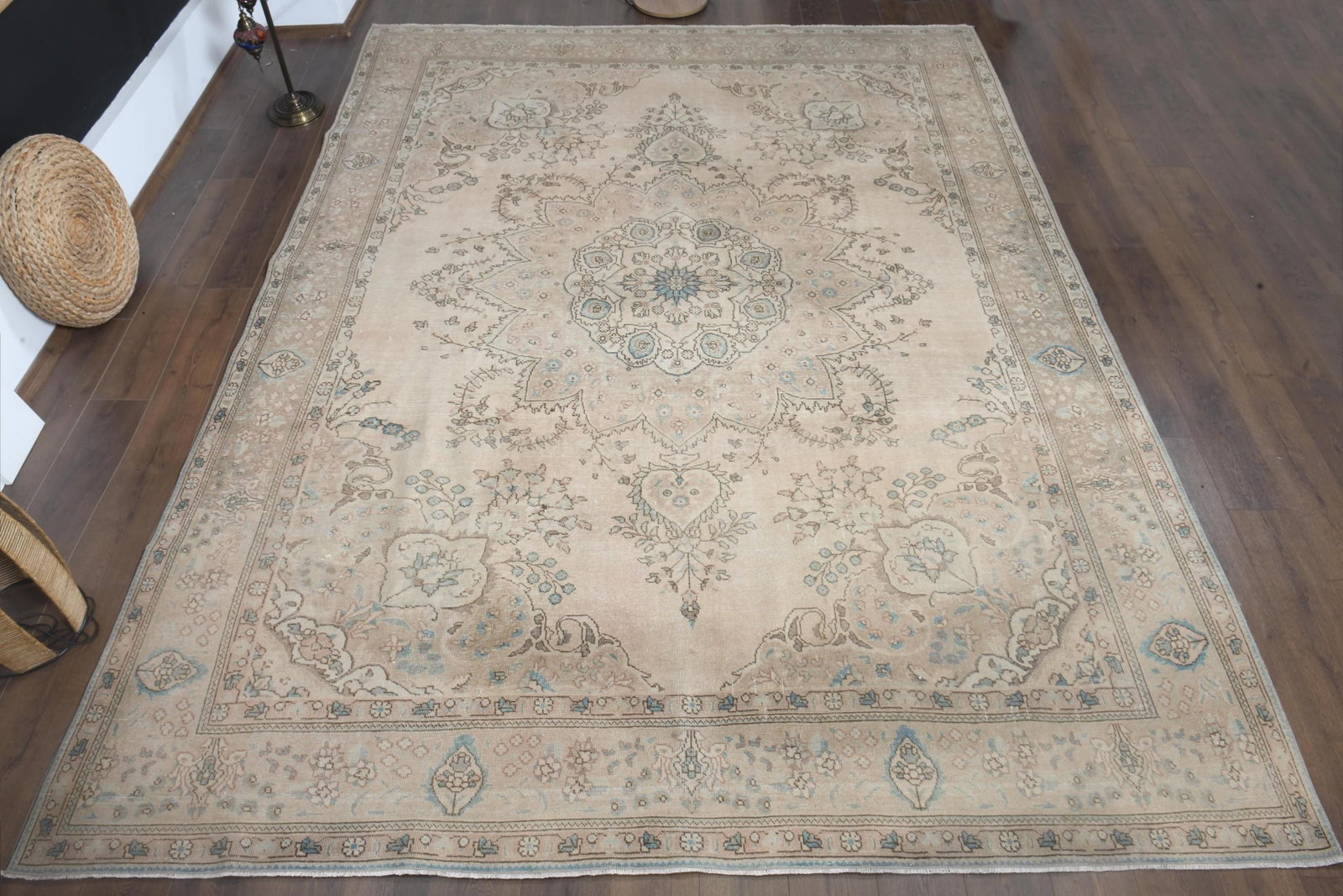 9'5x12'6 ft, OVERSIZED BEIGE BROWN, Minimalist: Title: 9'5x12'6 ft, OVERSIZED BEIGE BROWN, Minimalist Description: This Turkish one-of-a-kind Anatolian Vintage Rug is hand-knotted and handwoven by the most skilled artisans who use pure wool, in