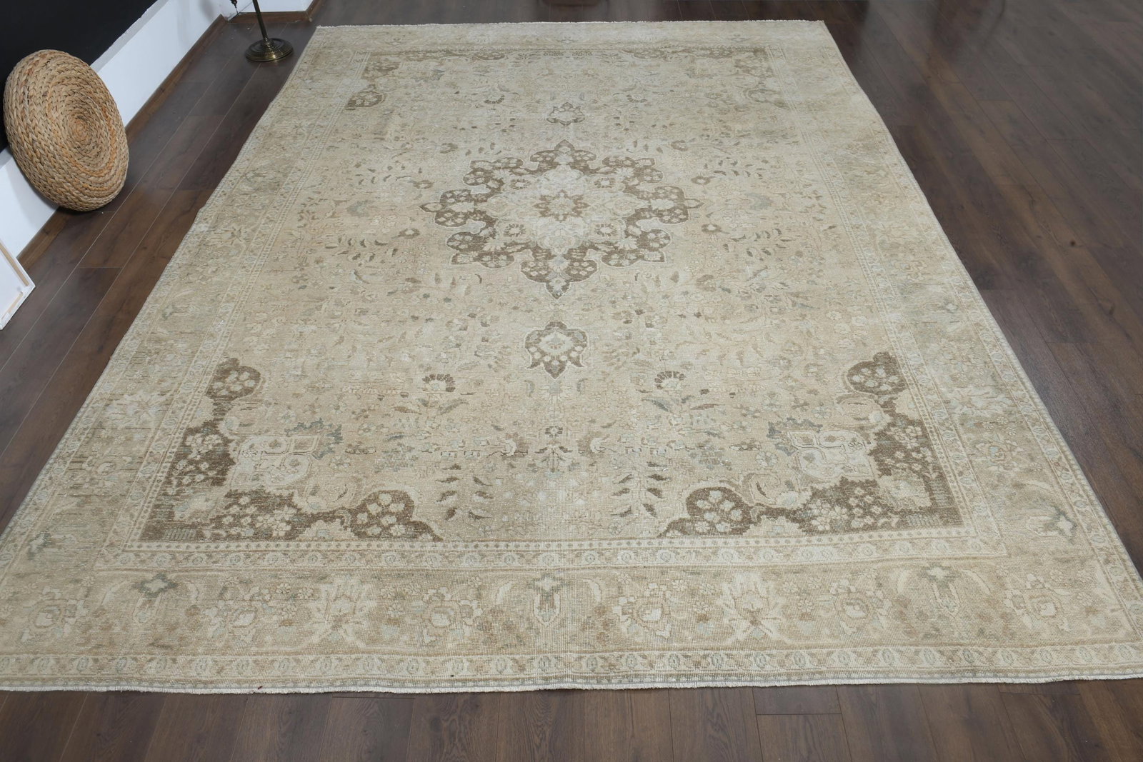 9'6x12'5 ft, PERSIAN OVERSIZED RUG: Title: 9'6x12'5 ft, PERSIAN OVERSIZED RUG Description: This Turkish one-of-a-kind Anatolian Vintage Rug is hand-knotted and handwoven by the most skilled artisans who use pure wool, in muted, natural 