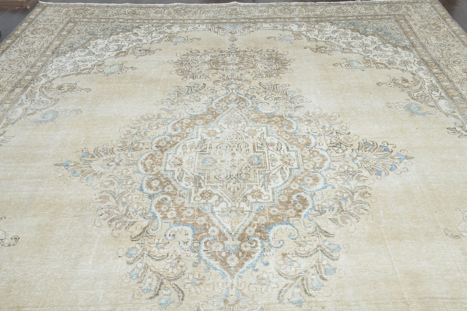 9'6x12'6 ft, VINTAGE PERSIAN RUG: Title: 9'6x12'6 ft, VINTAGE PERSIAN RUG Description: This Turkish one-of-a-kind Anatolian Vintage Rug is hand-knotted and handwoven by the most skilled artisans who use pure wool, in muted, natural