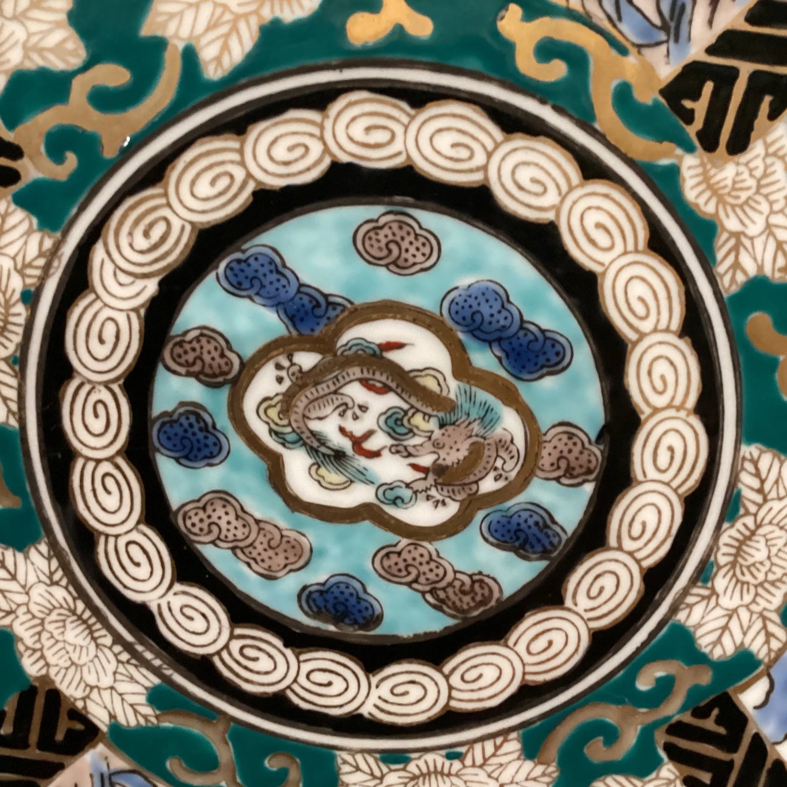 Early 20th Century Antique Handmade & Hand-Painted Japanese Green Imari Charger Plate Charger - 4