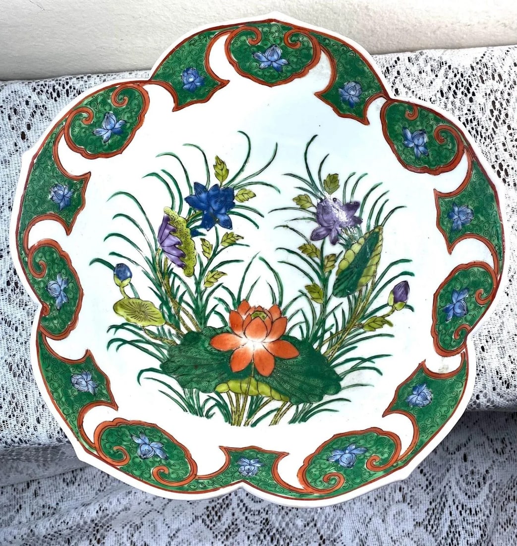 Vintage Yang Cheng Orange, Purple, Blue Lotus Porcelain Scalloped Lotus Sharped Bowl - 2