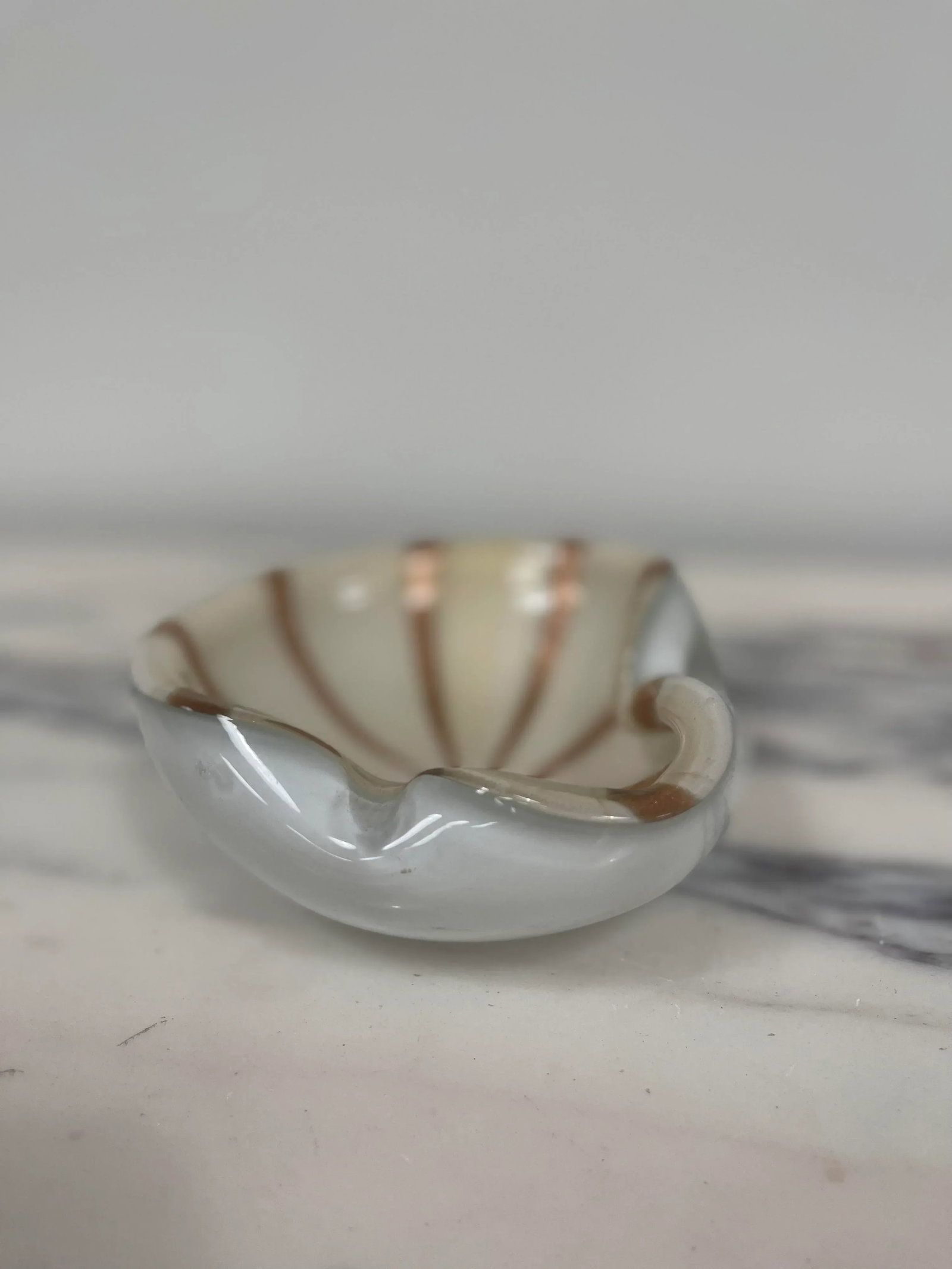 Circus Barbini 1950's Murano Attributed Glass Gold and Cream Bowl - 2
