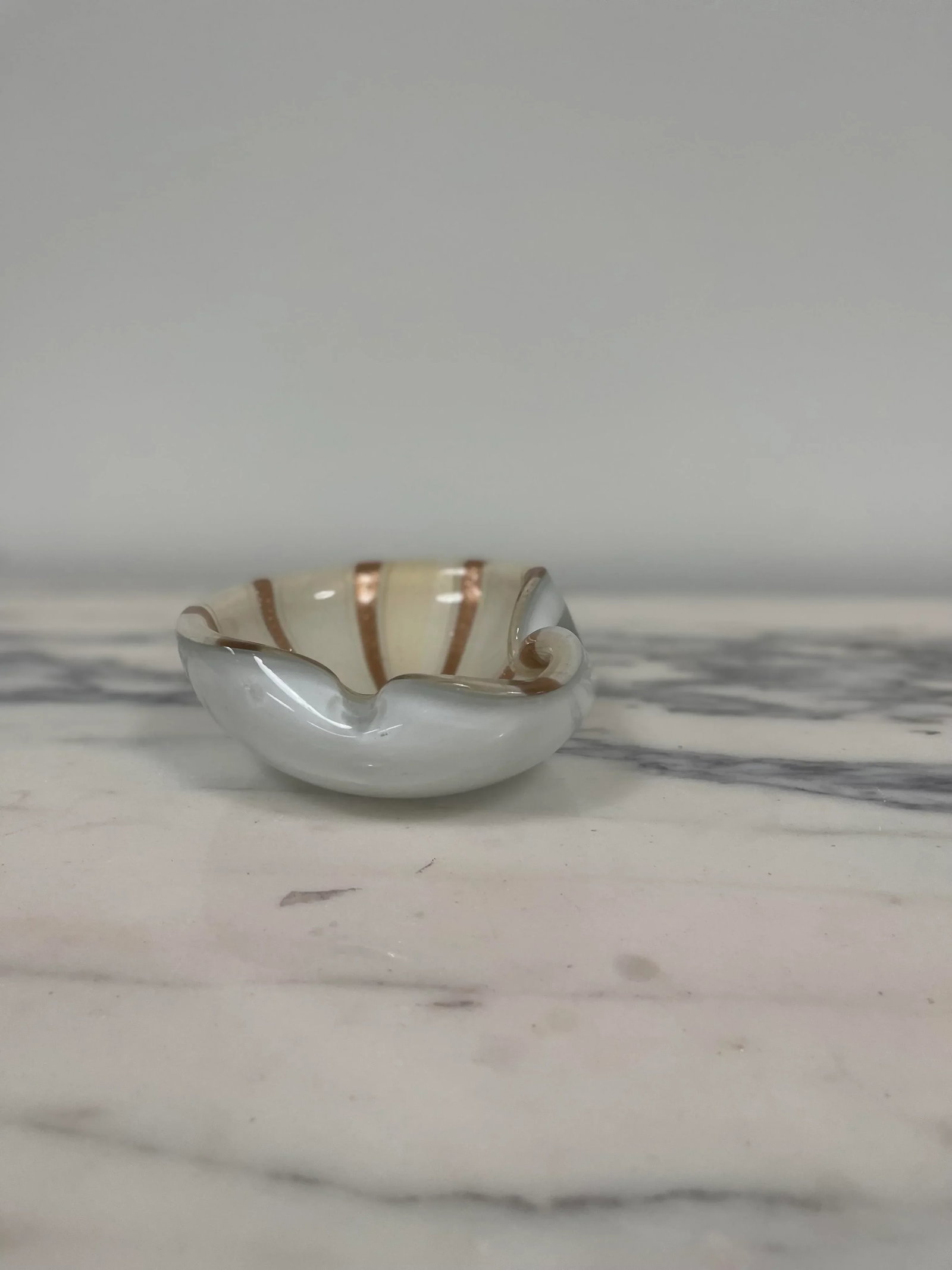 Circus Barbini 1950's Murano Attributed Glass Gold and Cream Bowl - 9
