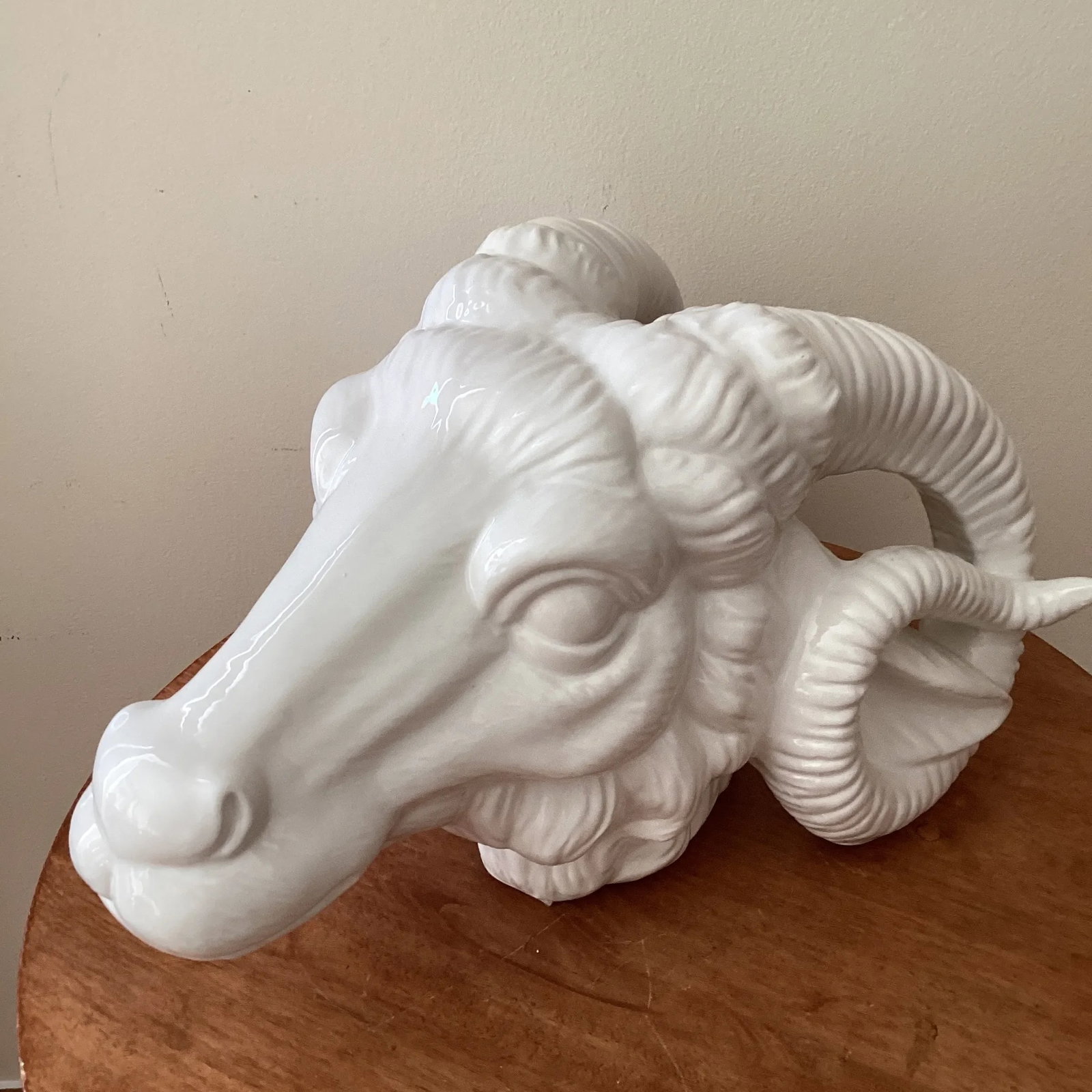 Vintage Neoclassical Italian White Glazed Porcelain Ram's Head Wall Hanging Sculpture, Circa 1980s - 3