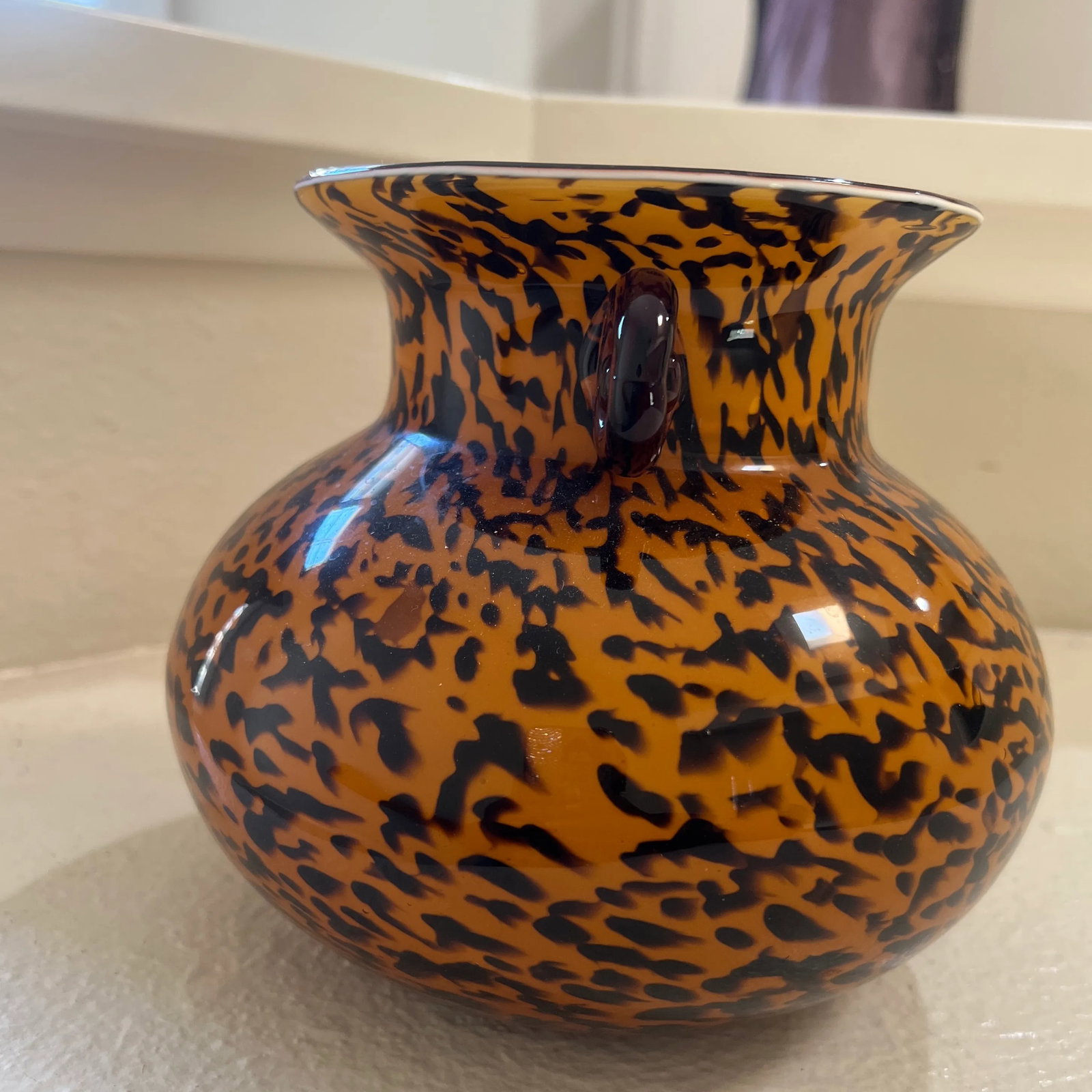 1980s Vintage Hand Blown Glass Vase With Curled Handles in Spotted Amber Leopard Print - 7