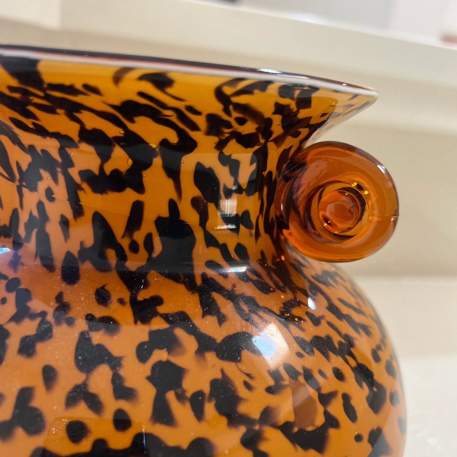 1980s Vintage Hand Blown Glass Vase With Curled Handles in Spotted Amber Leopard Print - 9