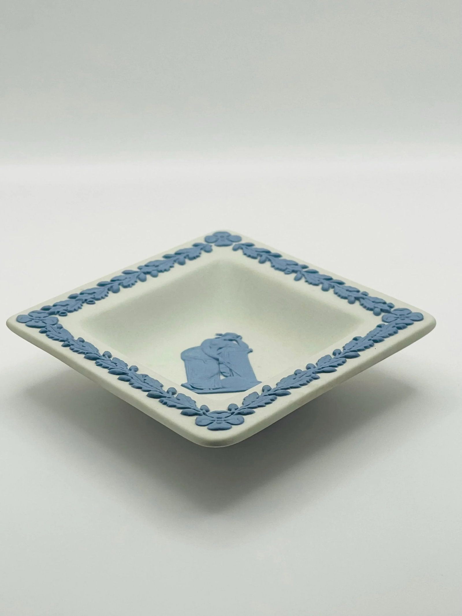 Mid 20th Century Wedgwood Jasperware Diamond Dish - 4