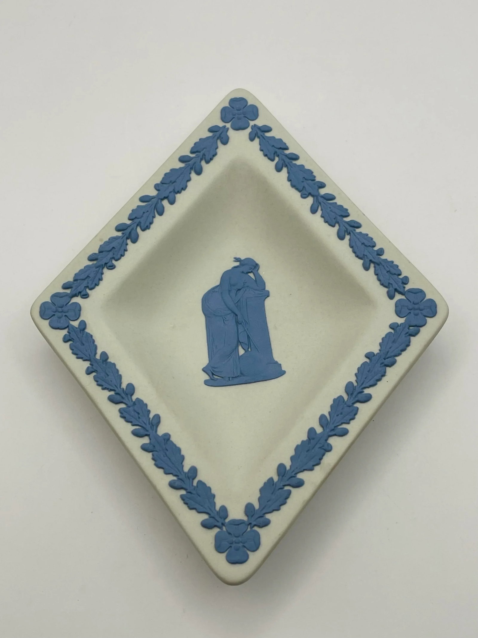 Mid 20th Century Wedgwood Jasperware Diamond Dish - 6